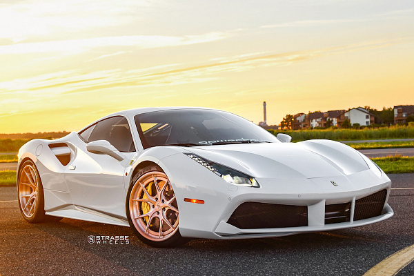 Фото дисков Strasse Wheels SM5R Deep Concave FS Сатиновая темная медь на Ferrari 488