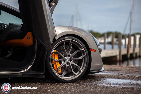 Фото дисков HRE P201 Сатиновый темный лак на McLaren 570S
