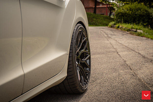 Фото дисков Vossen HF-2 Черный глянец на Mercedes-Benz CLS (C218)