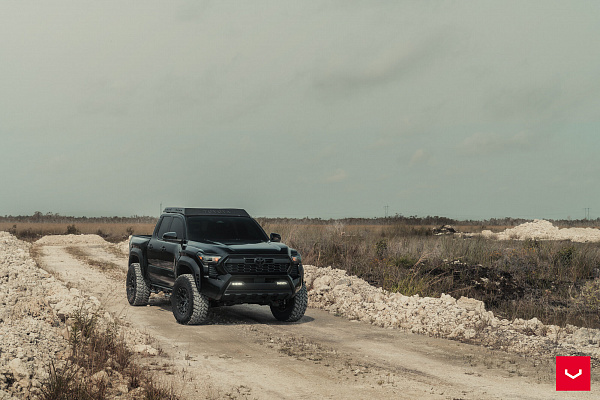Фото дисков Vossen HFX-1 (6-Lug) Черный сатин на  Toyota Tacoma IV
