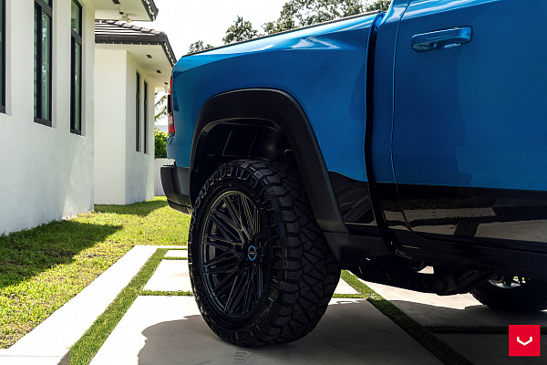 Фото дисков Vossen HF6-5 Черный сатин на Ram 1500 V