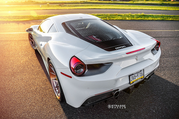 Фото дисков Strasse Wheels SM5R Deep Concave FS Сатиновая темная медь на Ferrari 488