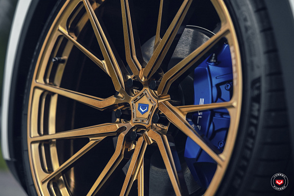 Фото дисков Vossen M-X4T Глянцевое темное золото на Tesla Model Y