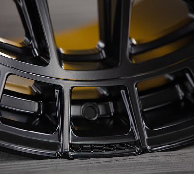 Vossen HFX-1 (8-Lug)