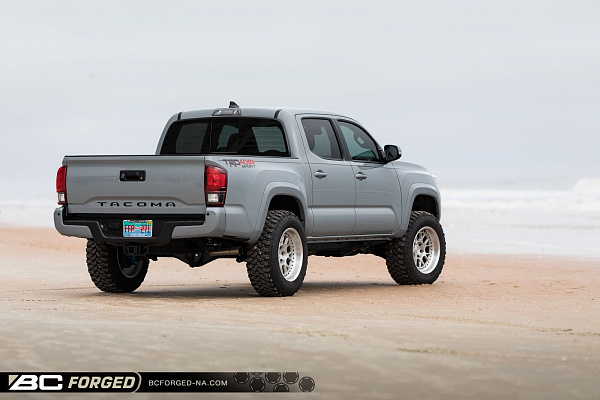 Фото дисков BC Forged LE72 // MLE72 Глянцевый лак на Toyota Tacoma III