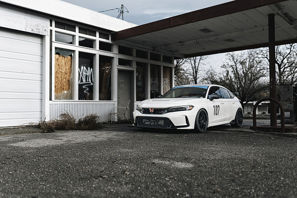 Фото дисков Rotiform LTN-J Черный матовый на Honda Civic Type R FL5