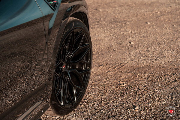 Фото дисков Vossen S17-01 Черный глянец на Lamborghini Urus