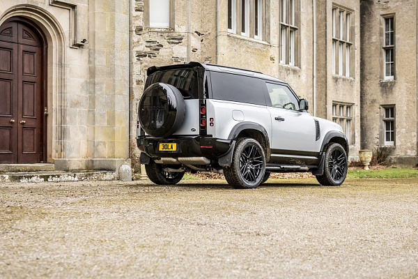 Фото дисков Bola FP1 Черный глянец на Land Rover Defender II
