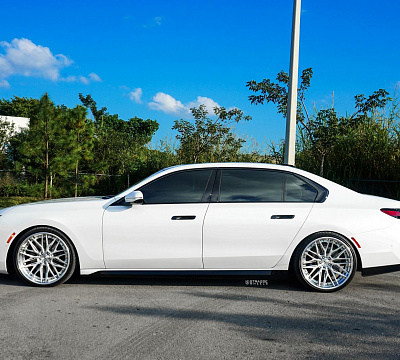 Фото дисков Strasse Wheels SV10M-RS Deep Concave FS на BMW 7 (G70)