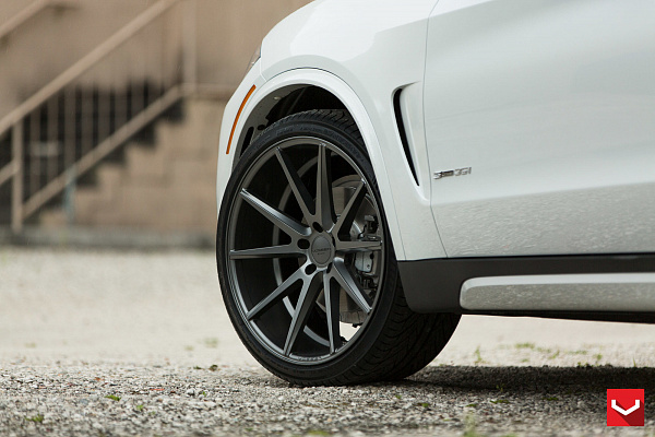 Фото дисков Vossen VFS-1 Сатиновый графит на BMW X5/X5 M (F15/F85)