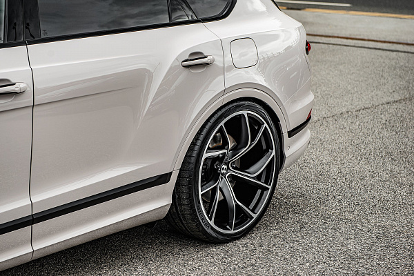 Фото дисков Kahn Type 54 Алмазная проточка на Bentley Bentayga