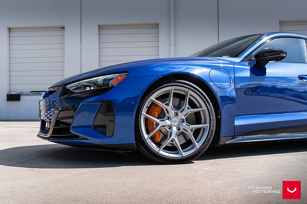 Фото дисков Vossen HF-5 Серебро на Audi E-tron GT