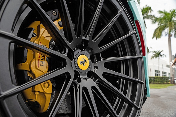Фото дисков Strasse Wheels SV15 Deep Concave Duoblock Черный матовый на Ferrari F8