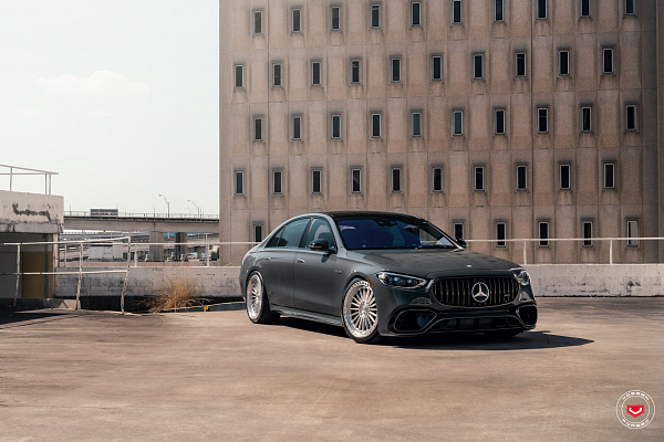 Фото дисков Vossen GEN-04 (3-piece) Глянцевый лак на Mercedes-Benz S-Class (W223)