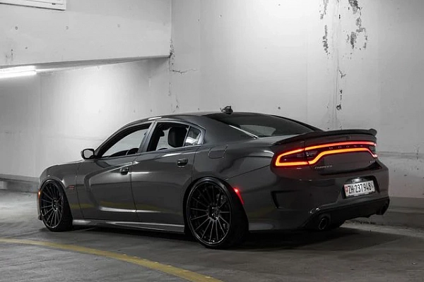 Фото дисков ST Wheels ST22.2 Сатиновый графит на Dodge Charger VII