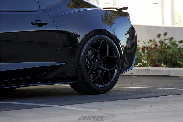 Фото дисков MRR M228 Черный глянец на Chevrolet Camaro VI
