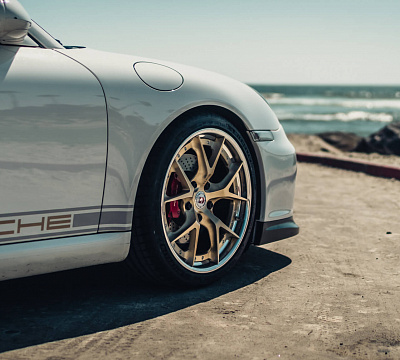 Фото дисков HRE S101 на Porsche 911 VI