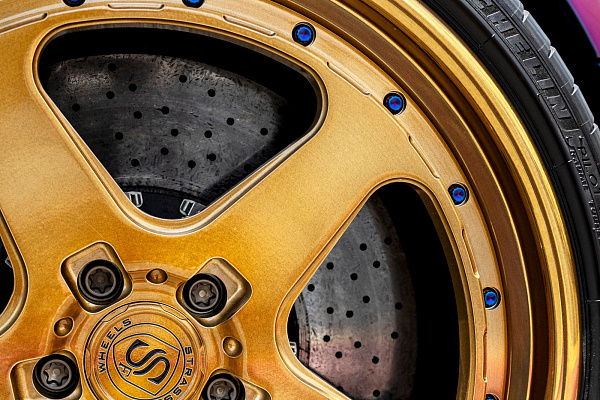 Фото дисков Strasse Wheels SV5 Deep Concave Duoblock Глянцевая бронза на McLaren 650S