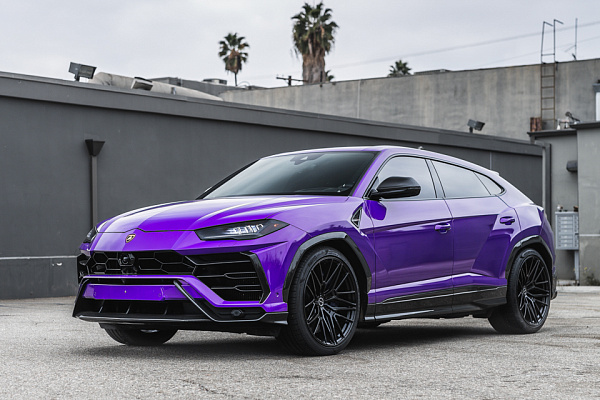 Фото дисков Brixton Forged VL4 Черный глянец на Lamborghini Urus