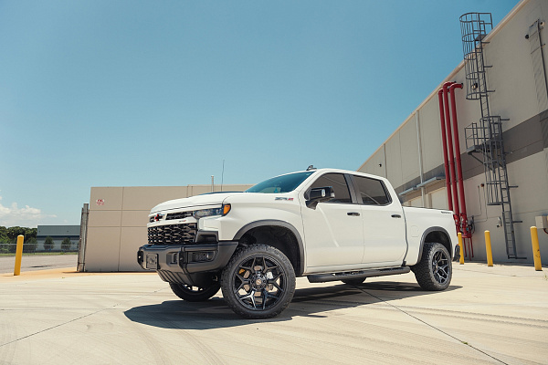 Фото дисков 4PLAY 4P06 Черный сатин на Chevrolet Silverado IV