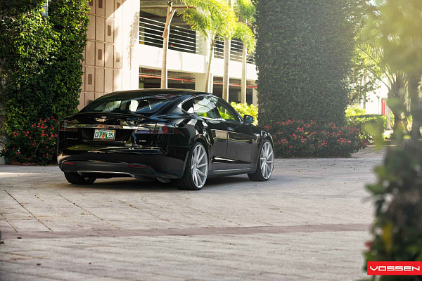 Фото дисков Vossen CVT Серебро на Tesla Model S