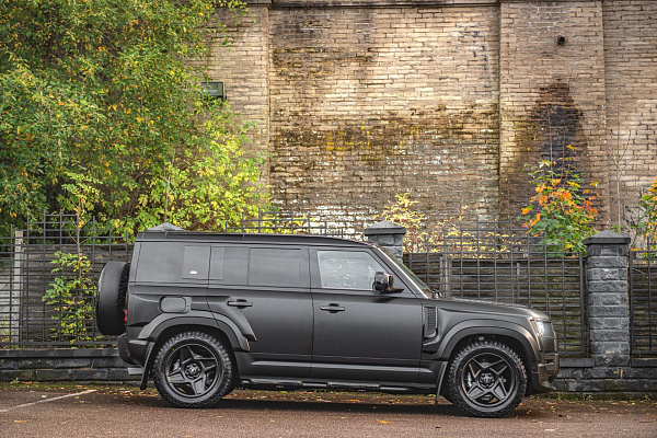 Фото дисков Kahn Mondial Heavy Duty RS Черный матовый на Land Rover Defender II