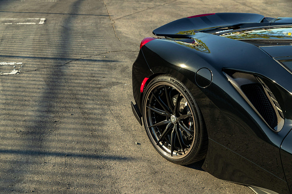 Фото дисков HRE S104SC Черный сатин на Ferrari 488