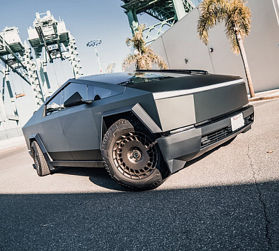 Фото дисков Brixton Forged TR09 AERO1 на Tesla Cybertruck