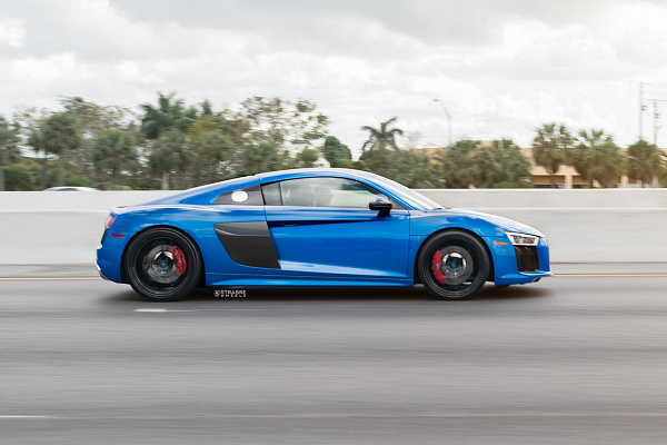 Фото дисков Strasse Wheels SM5R Deep Concave Monoblock Черный глянец на Audi R8 (4S)