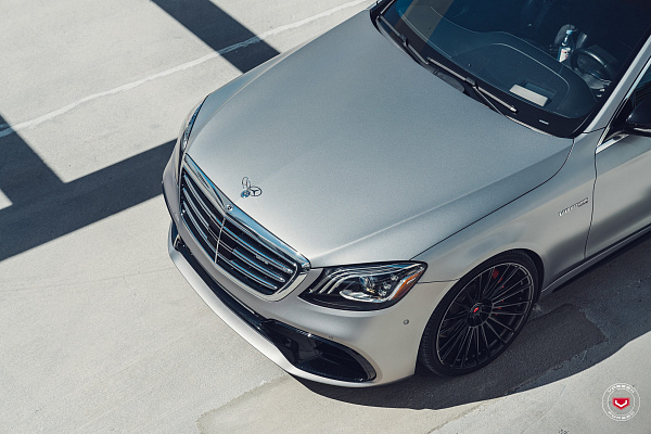 Фото дисков Vossen S17-04 Черный глянец на Mercedes-Benz S-Class (W222, C217)