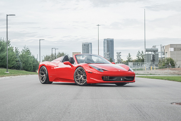 Фото дисков HRE P111SC Сатиновая бронза на Ferrari 458