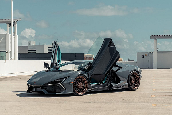 Фото дисков Anrky AN20 Глянцевая темная медь на Lamborghini Revuelto