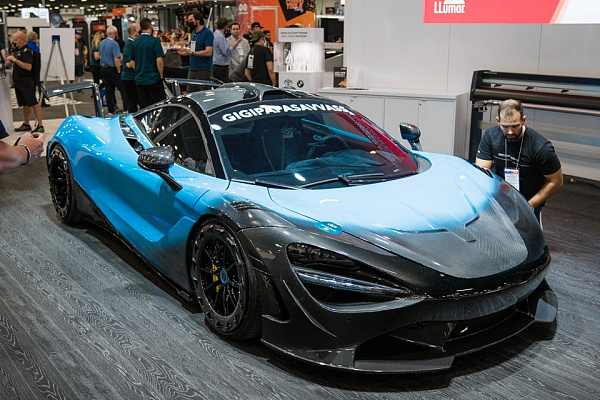 Фото дисков Brixton Forged R11-R Aerotech Черный сатин на McLaren 720S