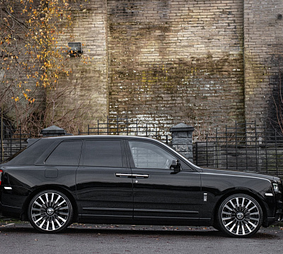 Фото дисков Kahn Type 61 на Rolls-Royce Cullinan