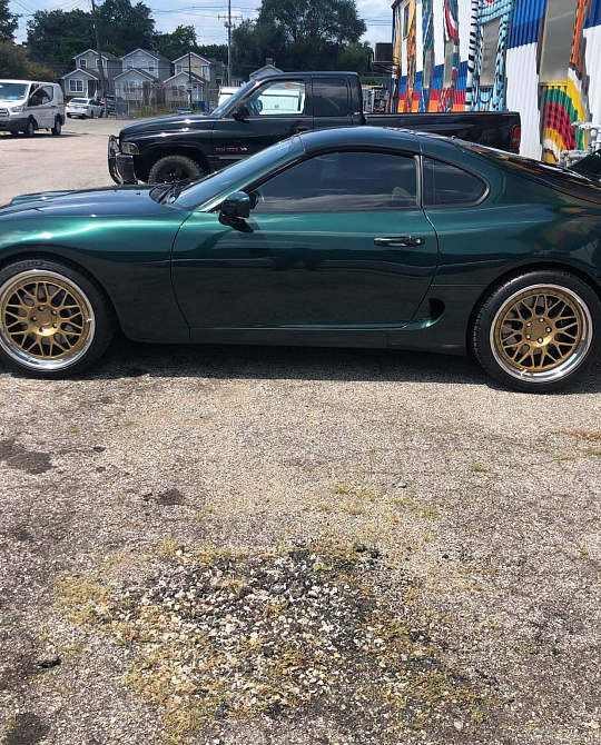 Фото дисков 300 Сатиновое золото на Toyota Supra A80