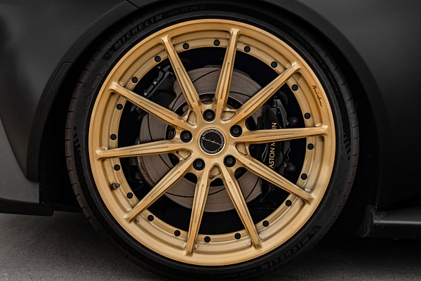 Фото дисков Brixton Forged R11-R Глянцевая шампань на Aston Martin Vantage 4