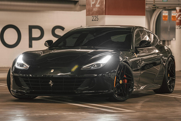 Фото дисков CEC C113 Черный глянец на Ferrari GTC4Lusso