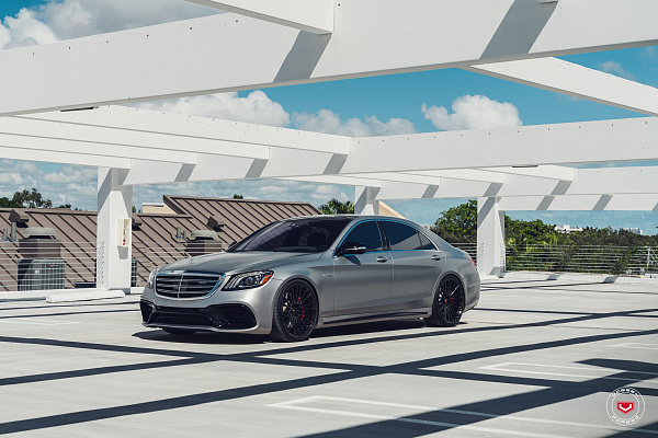 Фото дисков Vossen S17-04 Черный глянец на Mercedes-Benz S-Class (W222, C217)