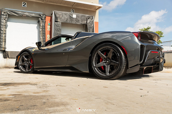 Фото дисков Anrky RS5.3 Глянцевый темный лак на Ferrari 812