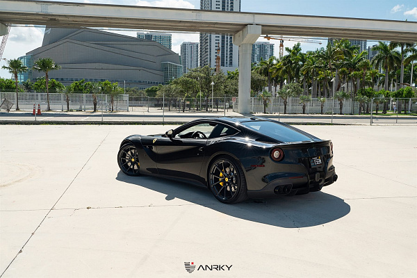 Фото дисков Anrky AN12 Черный глянец на Ferrari F12