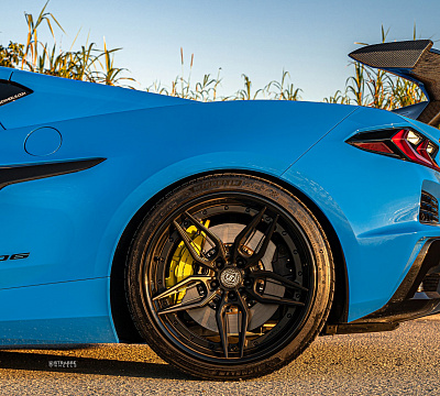 Фото дисков Strasse Wheels SV4-RS Deep Concave FS на Chevrolet Corvette C8