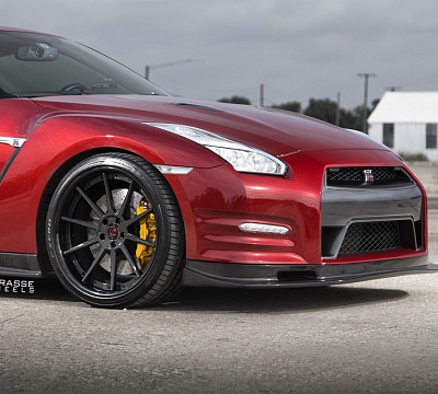 Фото дисков Strasse Wheels R10 Deep Concave на Nissan GT-R