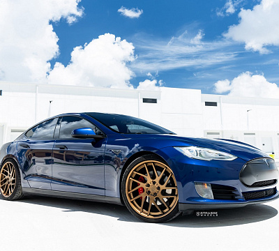 Фото дисков Strasse Wheels SM7T Deep Concave на Tesla Model S