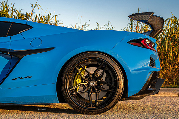 Фото дисков Strasse Wheels SV4-RS Deep Concave FS Черный сатин на Chevrolet Corvette C8