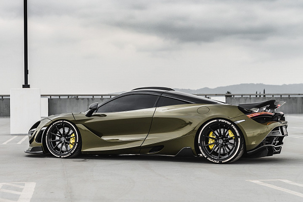Фото дисков Brixton Forged R11-R Черный глянец на McLaren 720S