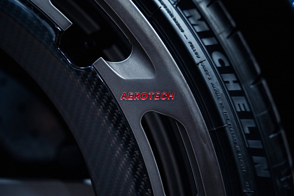 Фото дисков Brixton Forged TR04 Сатиновый темный лак на Lamborghini Huracan