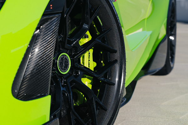 Фото дисков Brixton Forged PF10 Черный глянец на McLaren 720S