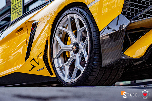 Фото дисков NOVITEC NL4 Глянцевый лак на Lamborghini Aventador