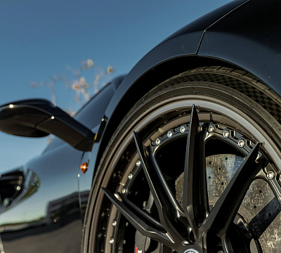 Фото дисков HRE S104SC на Ferrari 488