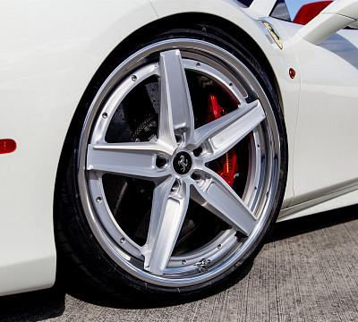 Фото дисков Anrky AN35 на Ferrari 488